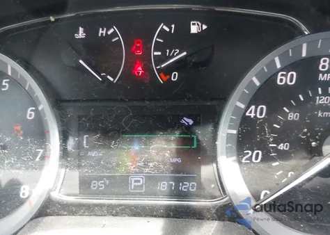 2014 Nissan Sentra Sr z USA, uszkodzony, nr VIN 3N1AB7AP4EL610158